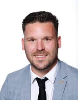 Adrien Jaquot Conseiller municipal délégué aux commerces et à l’attractivité économique Élu de proximité du quartier Hauts-de-NovaDémo