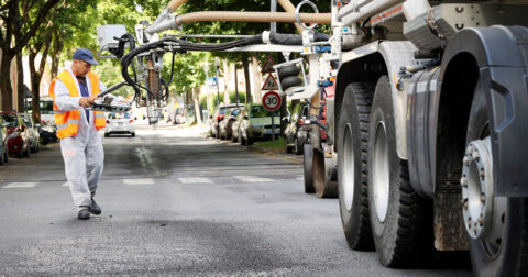 Photo d’un camion technique intervenant sur la voie publique à Cergy.
