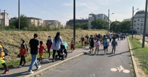 Rue de l'Eveil interdite aux véhicules motorisées pour accéder à l'école du Point du Jour à Cergy.